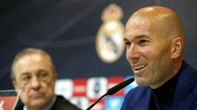 Zinedine Zidane durante la rueda de prensa de su adis / Chema Rey /...