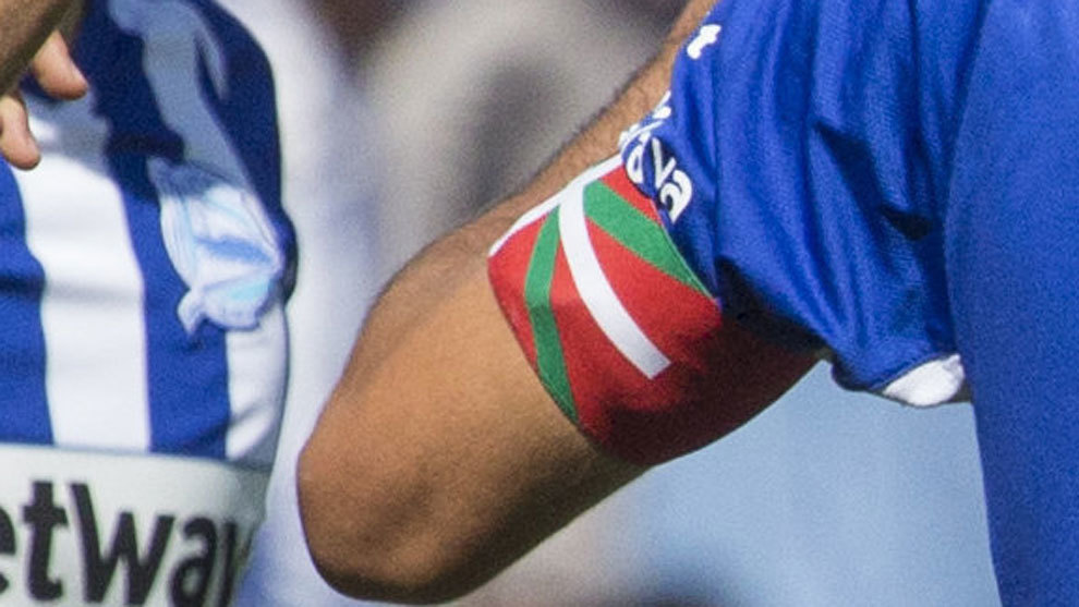 Alaves captains armband with the Ikurrina