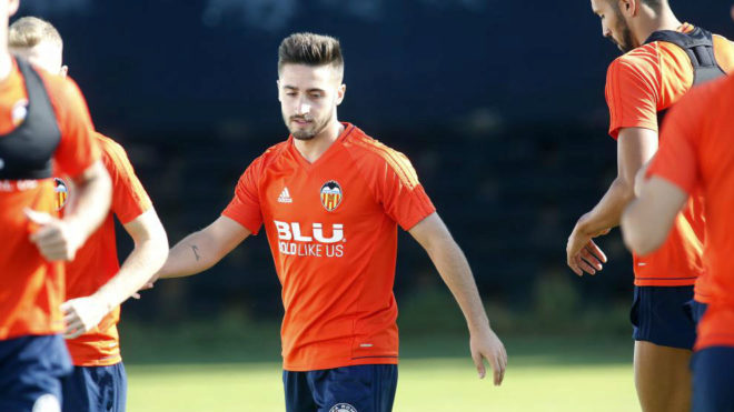 Nacho Gil durante un entrenamiento con el Valencia.