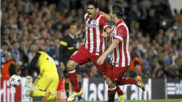 Diego Costa y Koke celebran un gol al Chelsea en las semifinales de la...