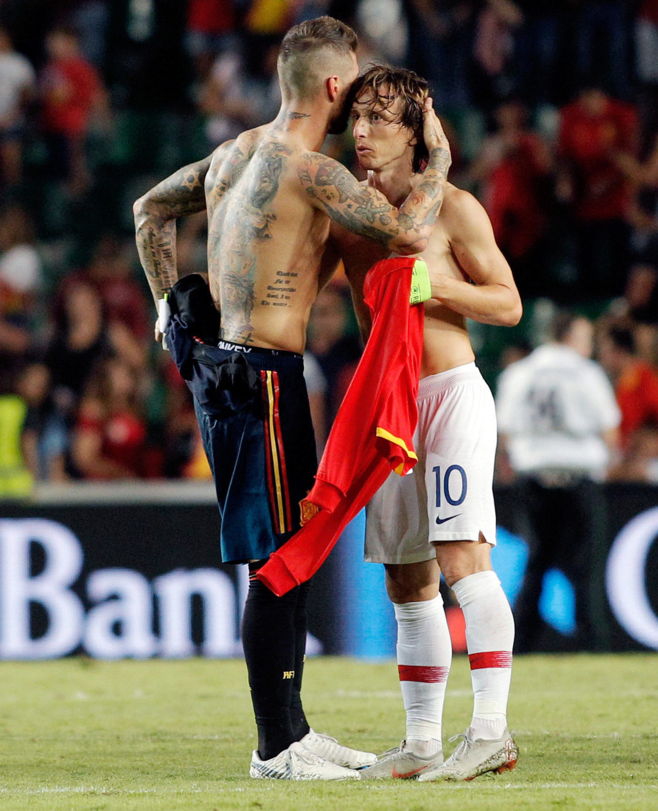 El consuelo de Sergio Ramos a un gran amigo, Luka Modric.