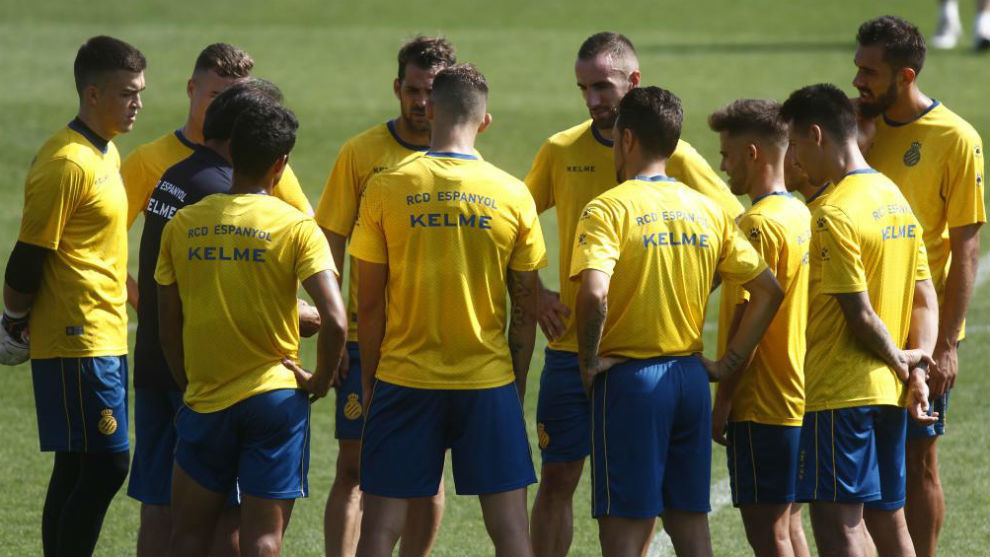 Los futbolistas del Espanyol, durante el entrenamiento.