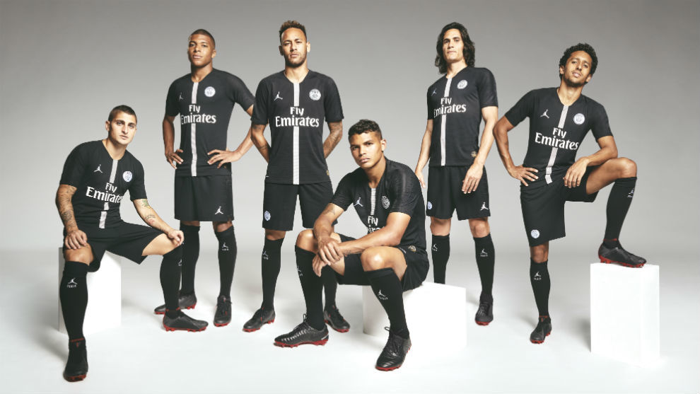 Aptitud Posteridad Restricción Liga Francesa: El PSG presenta su equipación para la Champions con el logo  de Jordan | Marca.com