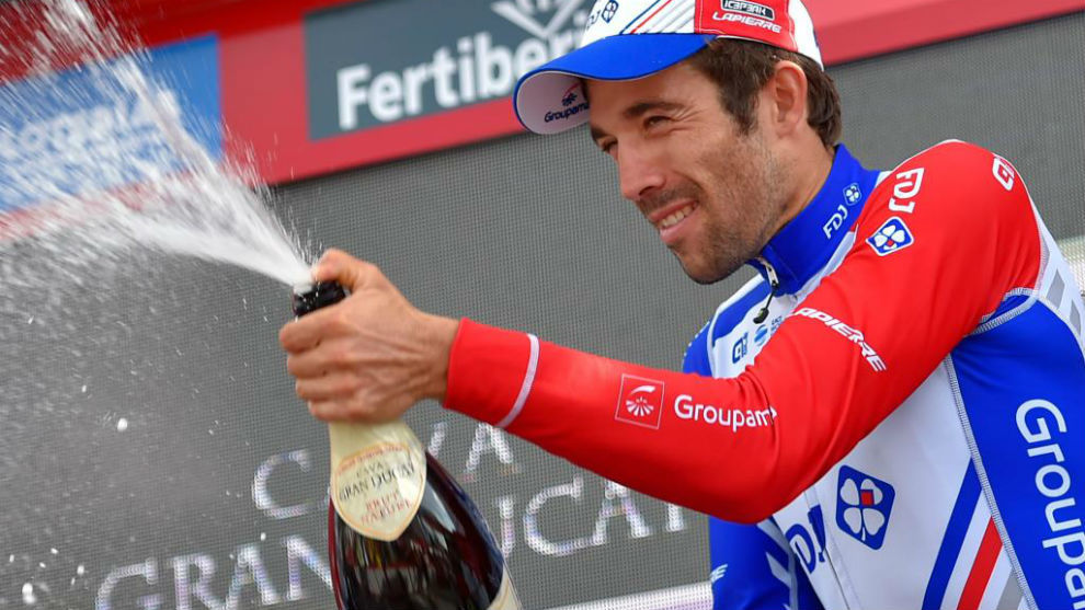 Thibaut Pinto celebrando su triunfo de etapa en Andorra.