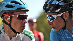Nairo Quintana (derecha) charlando con Miguel ngel Lpez.