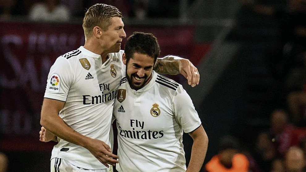 Kroos and Isco celebrate the goal against Atheltic Club