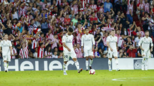 El Madrid se lamenta tras el gol del Athletic.