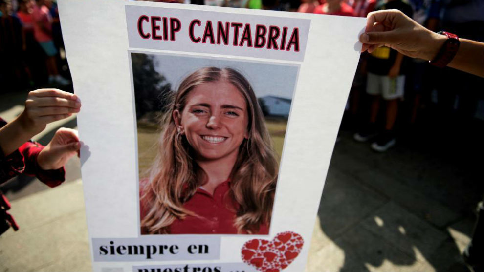 Una pancarta en recuerdo de Celia Barqun en Puente San Miguel, su...