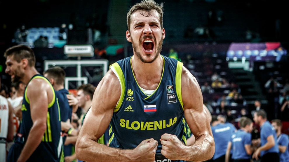 Goran Dragic celebrando con la seleccin de Eslovenia