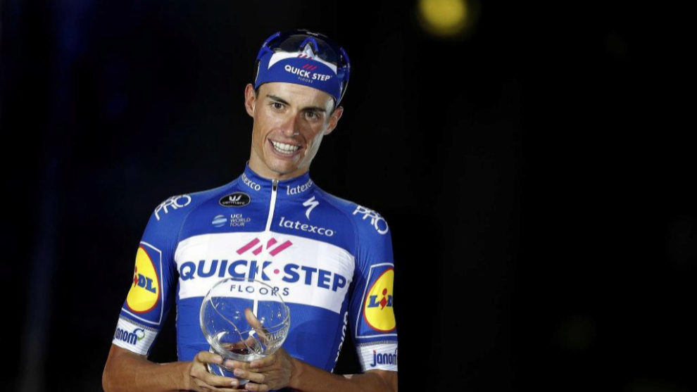 Enric Mas al recibir el segundo premio de La Vuelta.