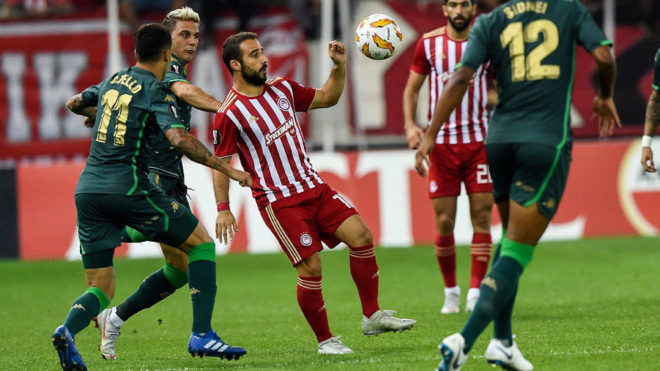 Olympiakos&apos; midfielder Ioannis Fetfatzidis fights for the ball with...