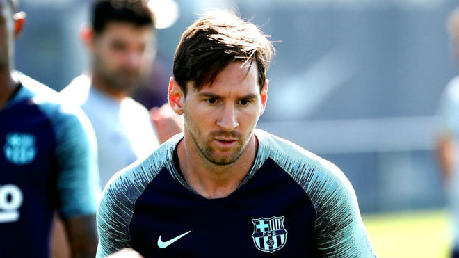 Messi clean shaven at Friday&apos;s training session.