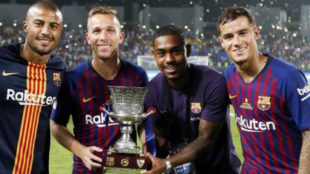 Rafinha, Arthur, Malcom y Coutinho celebran la Supercopa de Espaa.
