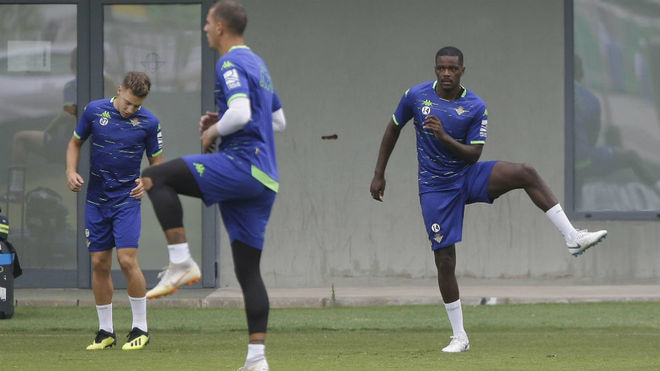 Willam Carvalho, a la derecha, durante el entrenamiento.