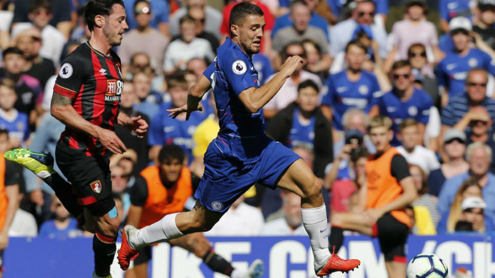 Mateo Kovacic gets away from Bournemouth&apos;s Adam Smith.