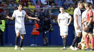 Parejo vio la tarjeta roja en el duelo contra el Villarreal.