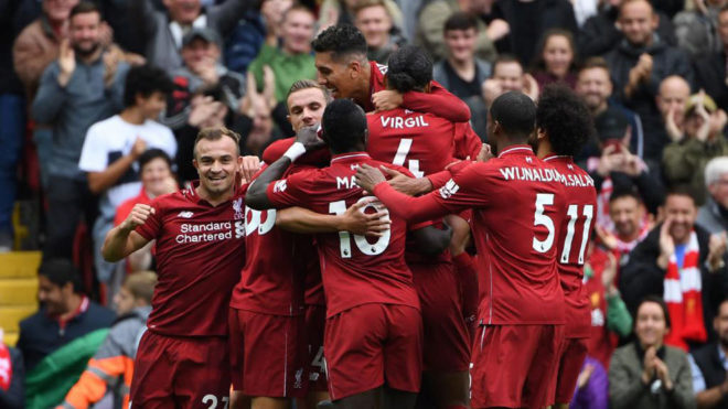 Los jugadores del Liverpool celebran uno de sus goles.