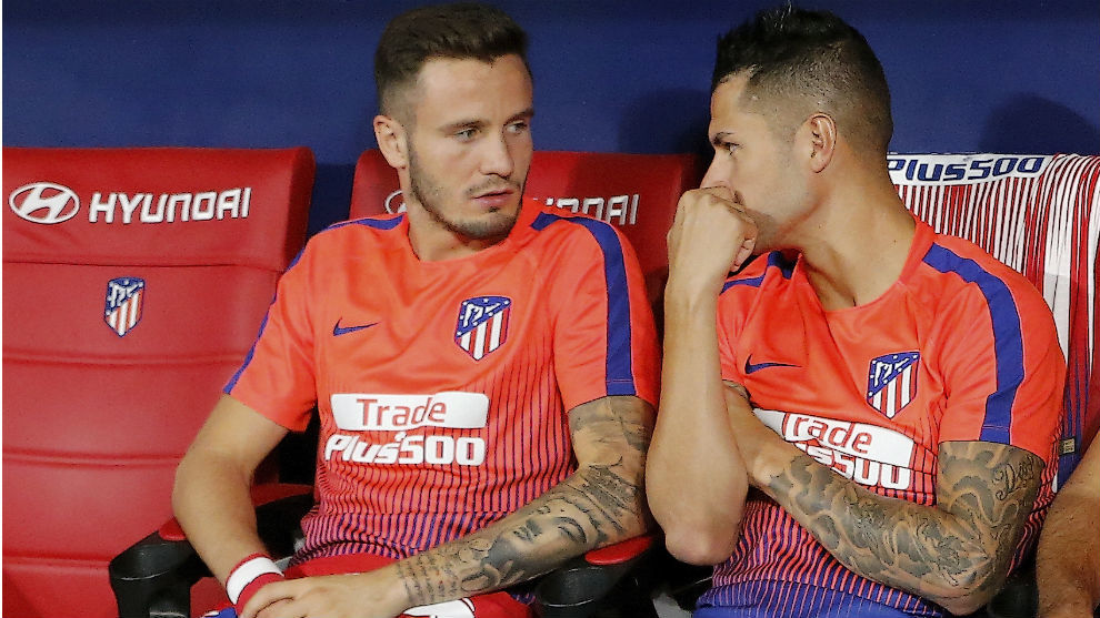 Sal y Vitolo en el banquillo durante el encuentro frente al Huesca