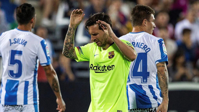 Barcelona&apos;s Argentinian forward Lionel Messi reacts.