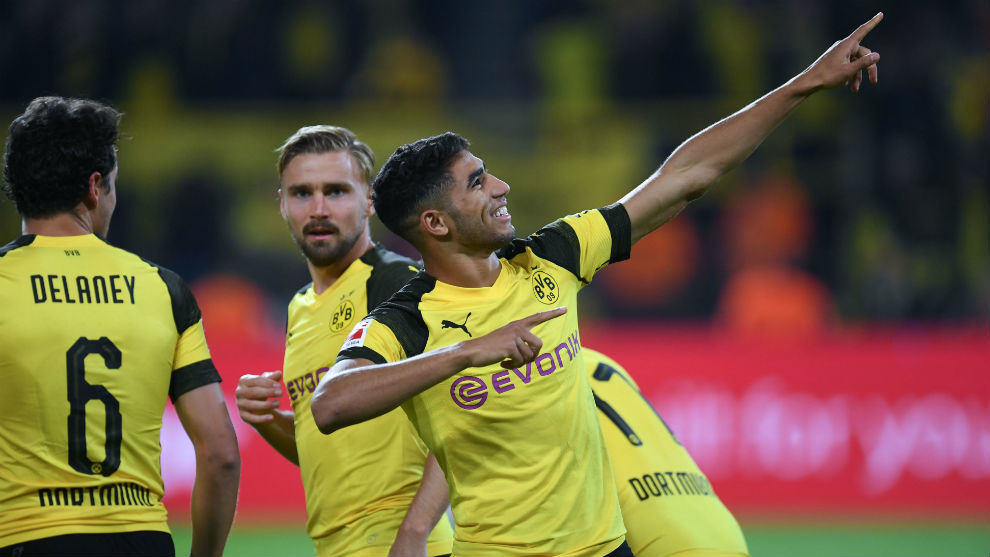 Achraf (19) celebra su hasta ahora nico gol con el Dortmund.