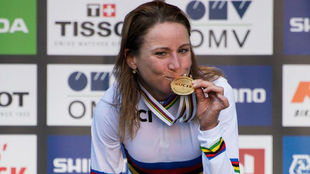 Annemiek Van Vleuten, el martes con su medalla de oro contrarreloj.