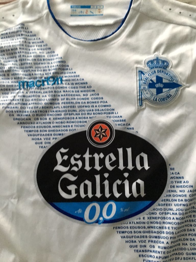 La camiseta del Deportivo, con el himno gallego que nadie entiende,...
