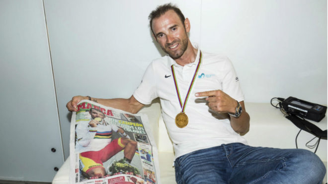 Alejandro Valverde, con la portada de MARCA de su oro mundial