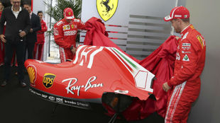 Vettel y Kimi muestran la nueva decoracin de Ferrari. "Misin...