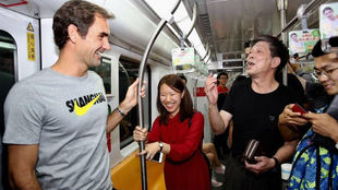 Federer, en el metro de Shangi
