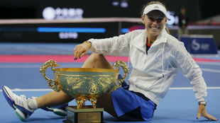 Wozniacki, con el trofeo de campeona