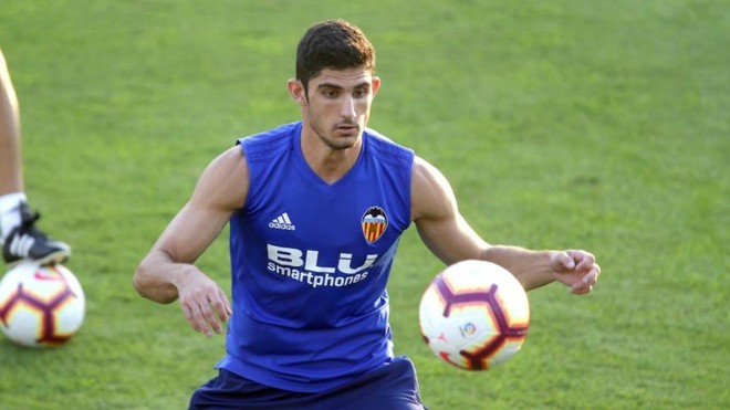 Guedes, durante un entrenamiento con el Valencia.