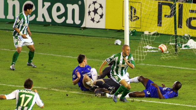 Dani marca en el recordado Betis-Chelsea de la Champions 204-05.