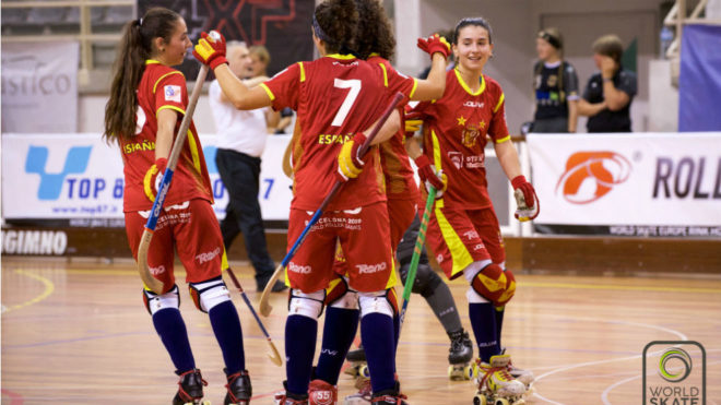 Las jugadoras espaolas celebran un gol durante un torneo