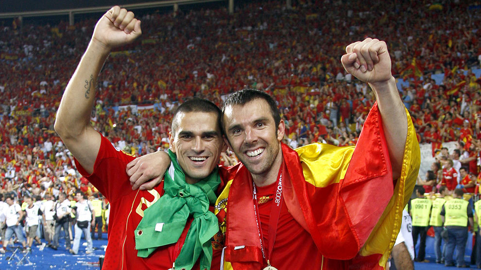 Juanito y Marchena celebran la Eurocopa de 2008.