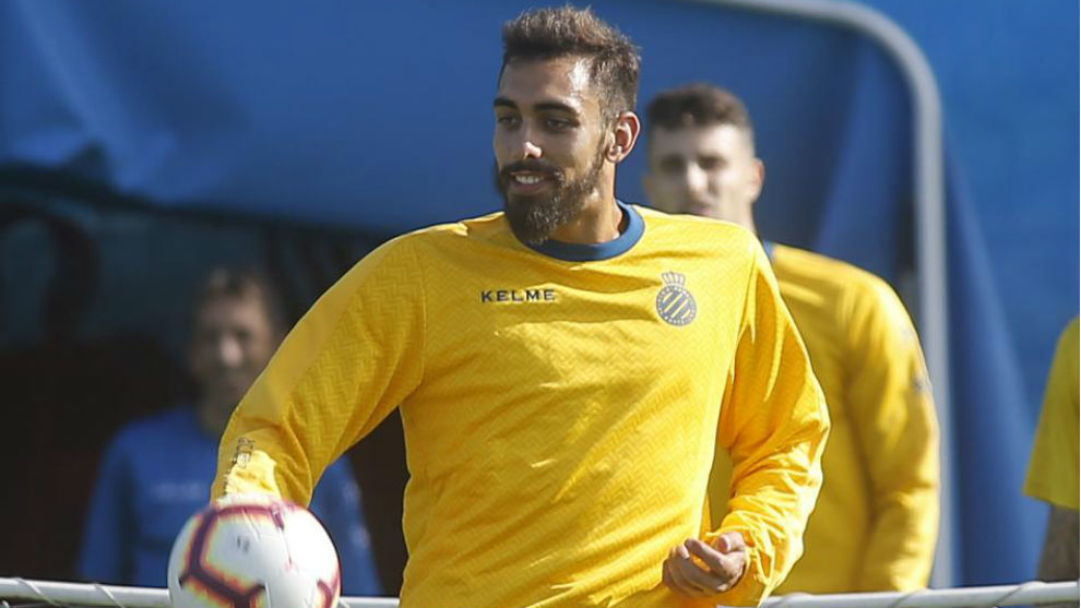 Borja Iglesias se ejercita en la Ciudad Deportiva.