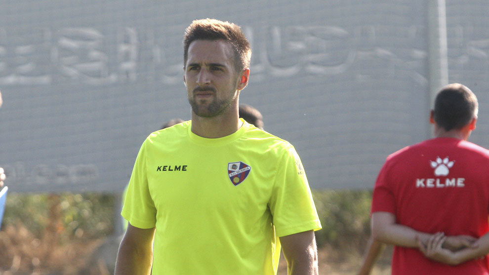 Jorge Miramn en un entrenamiento con el Huesca