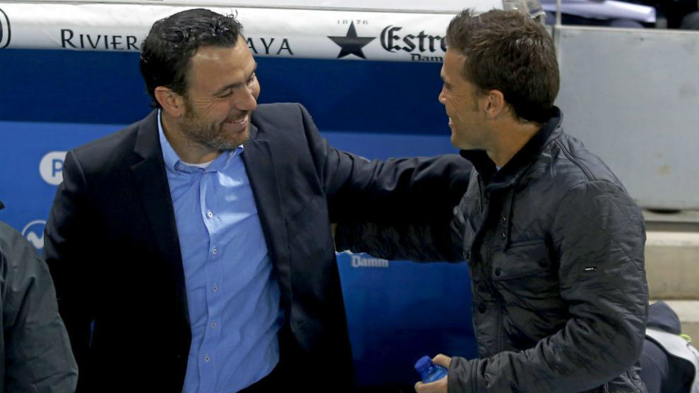 Sergio Gonzlez y Rubi se saludan antes del Espanyol - Levante de la...