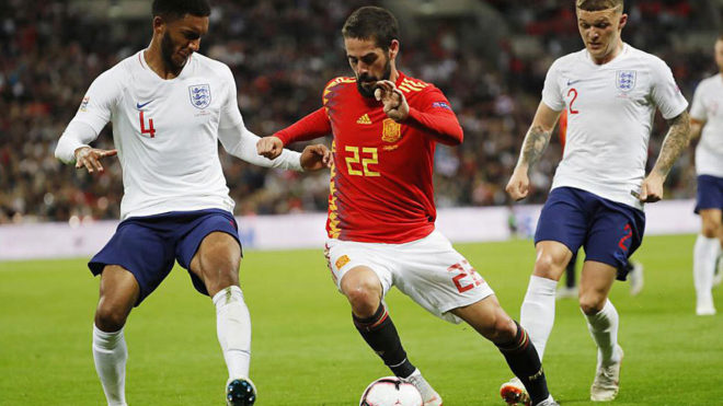 Isco drives with the ball in the first game against England.