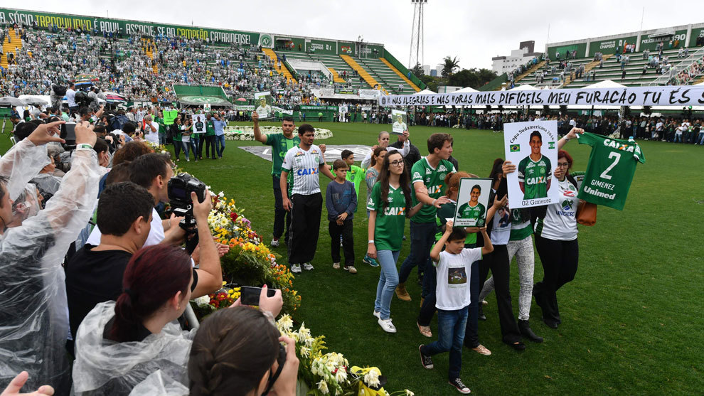 Homenaje celebrado a los jugadores del Chapecoense en 2016.