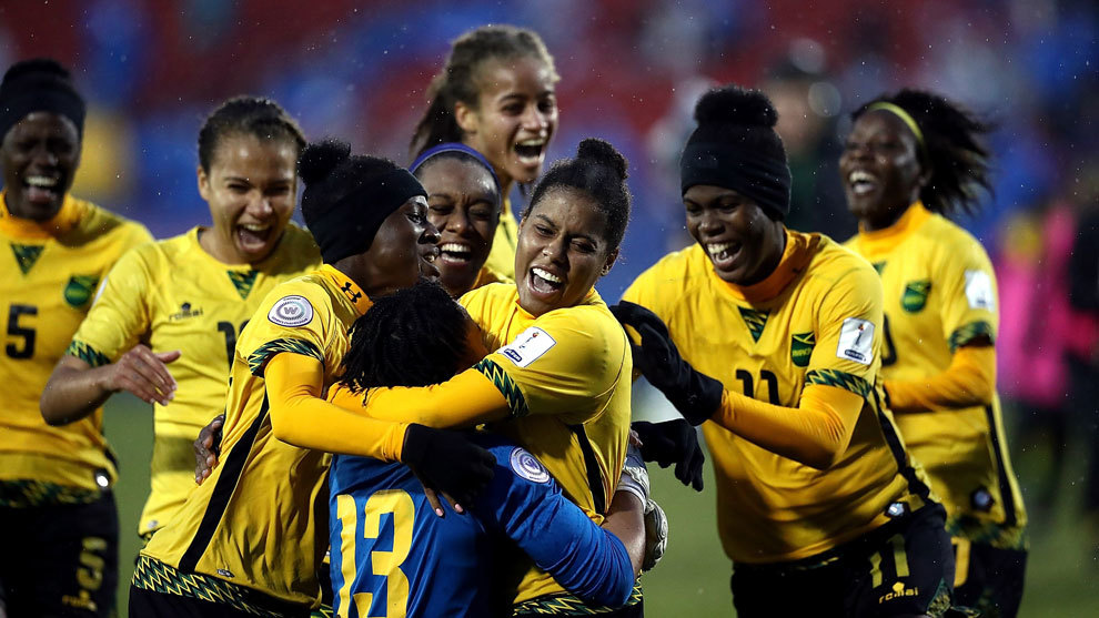 La seleccin jamaicana celebra uno de los goles ante Panam.