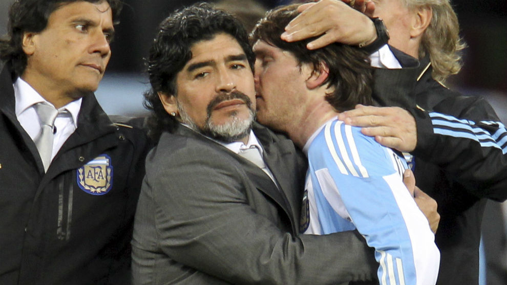 Maradona y Messi, en el Mundial 2010.