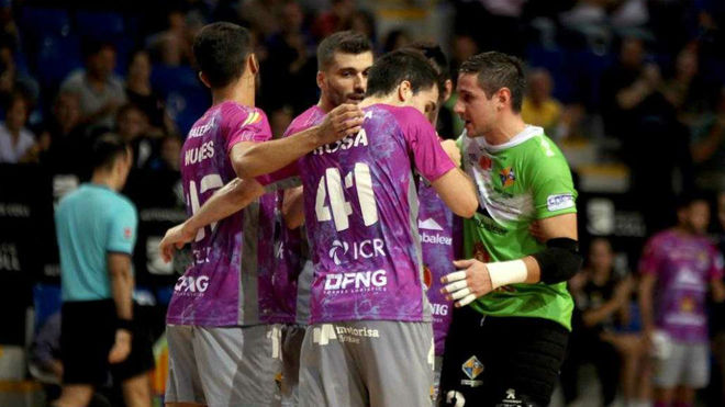 Los jugadores del Palma Futsal celebran un gol.