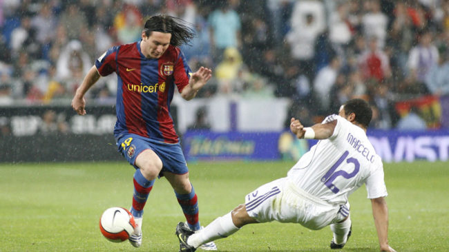 Messi durante un Clsico en 2008