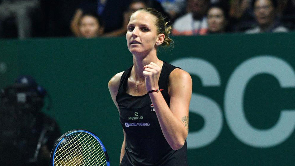 Karolina Pliskova celebra su triunfo en Singapur ante Caroline...