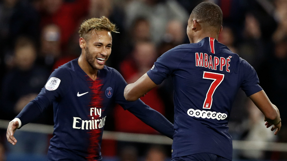 Neymar y Mbapp celebra un gol del PSG