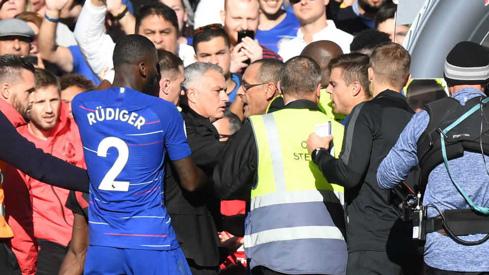 Jos Mourinho, durante el incidente contra el Chelsea tras el partido...