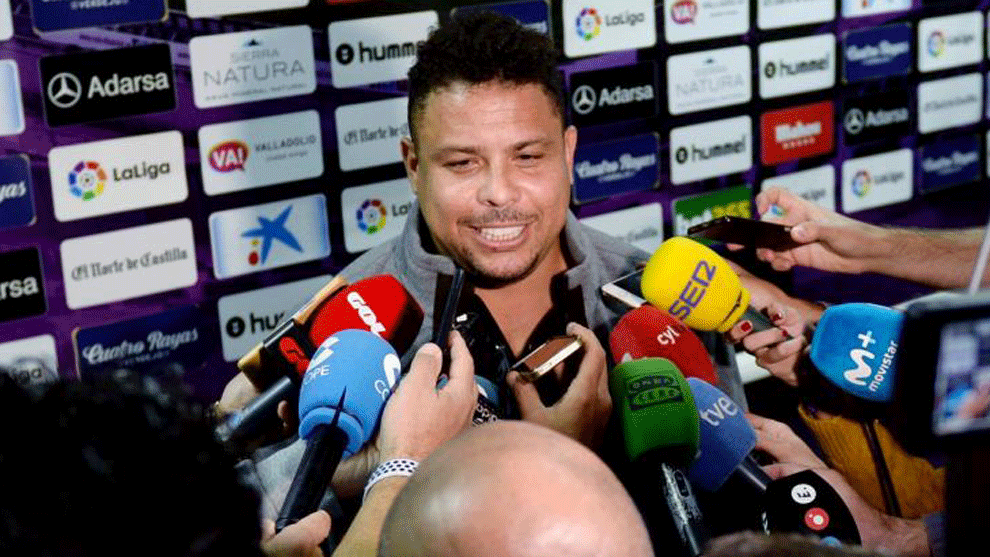 Ronaldo  atiende a los medios de comunicacin, tras el partido en el...