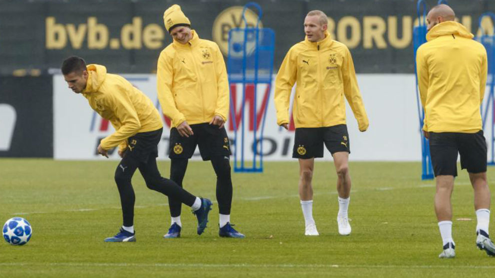 Jugadores del Borussia en el entrenamiento de hoy