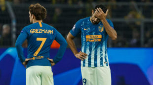 Griezmann y Costa se lamentan.