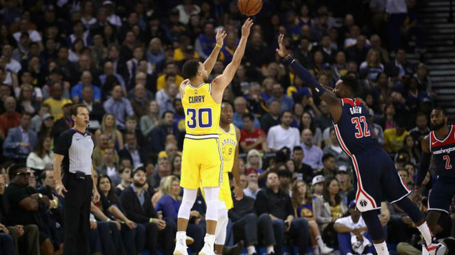 Stephen Curry se luci frente a los Wizards